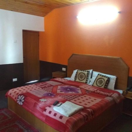 מנאלי Hotel Hilltop מראה חיצוני תמונה