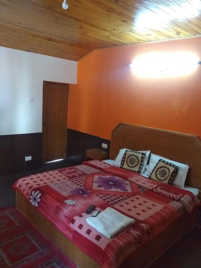 מנאלי Hotel Hilltop מראה חיצוני תמונה