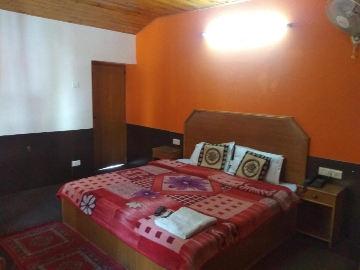 מנאלי Hotel Hilltop מראה חיצוני תמונה