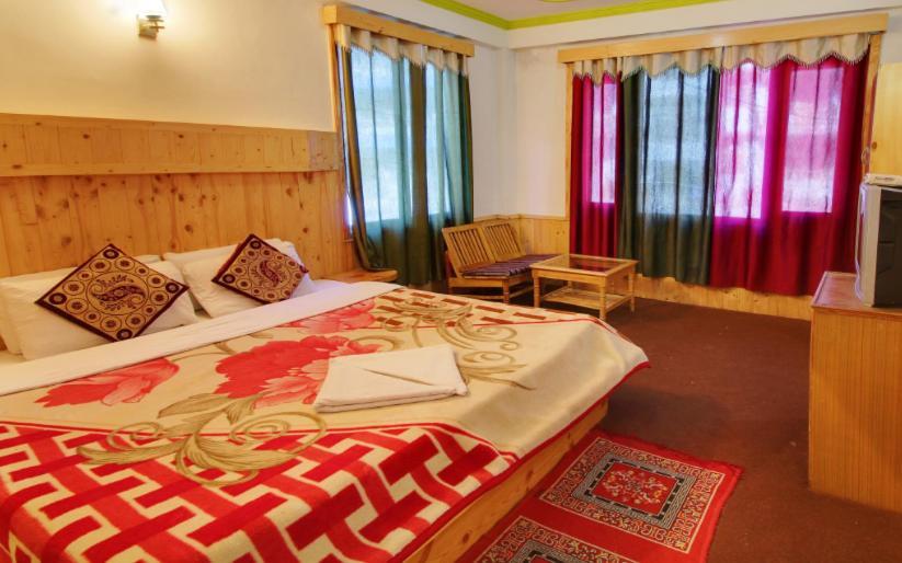 מנאלי Hotel Hilltop מראה חיצוני תמונה